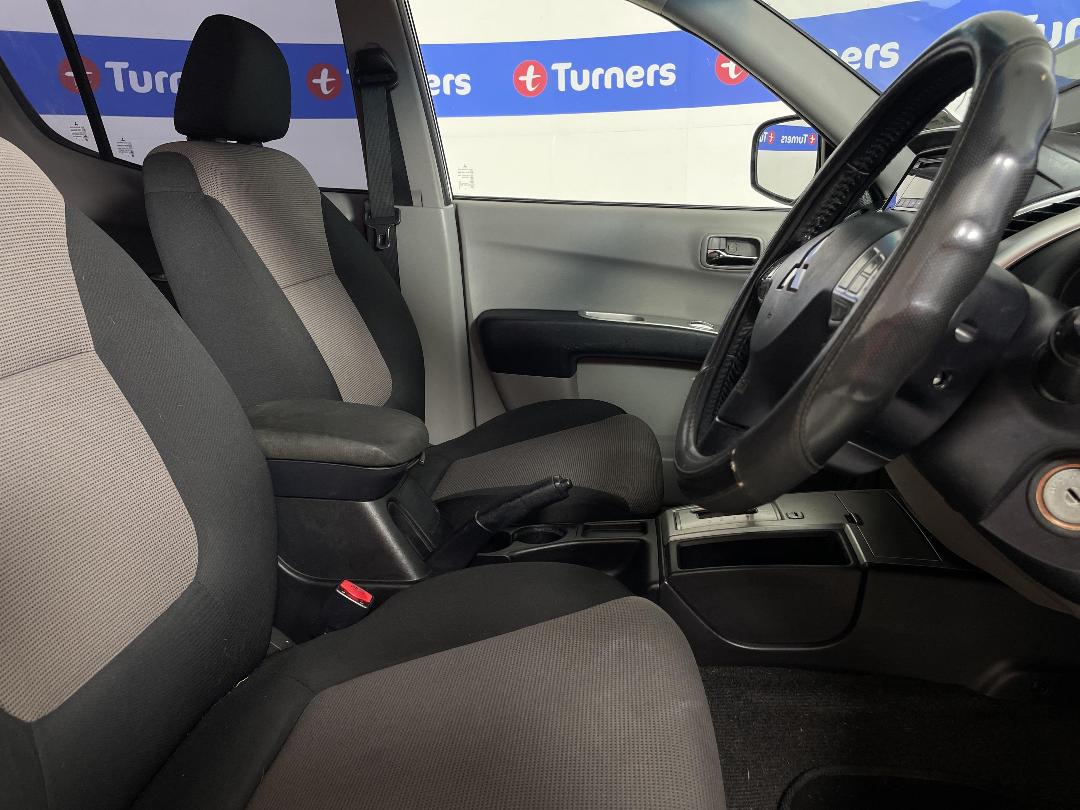 Photo '16' of Mitsubishi Triton