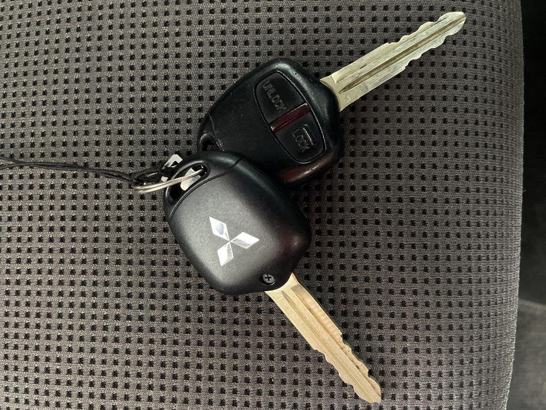 Photo '22' of Mitsubishi Triton