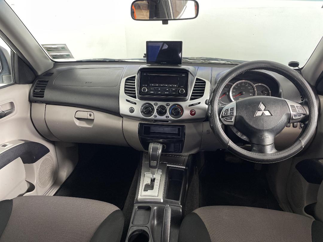 Photo '17' of Mitsubishi Triton