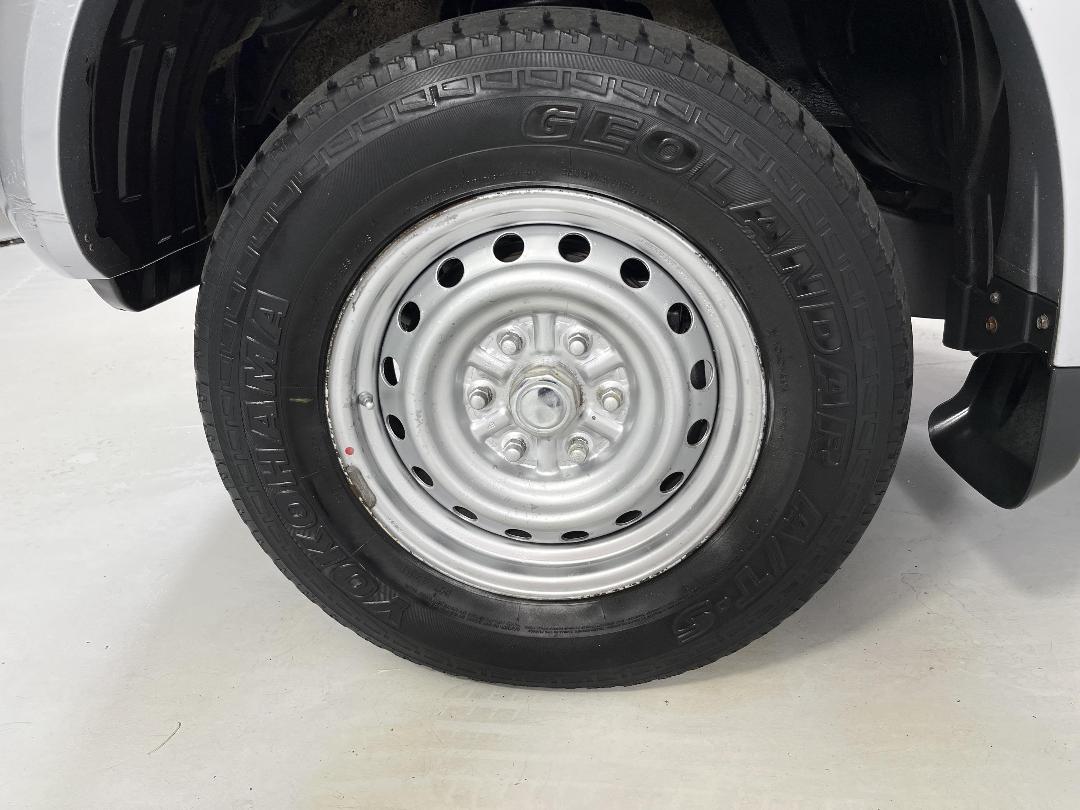 Photo '10' of Mitsubishi Triton