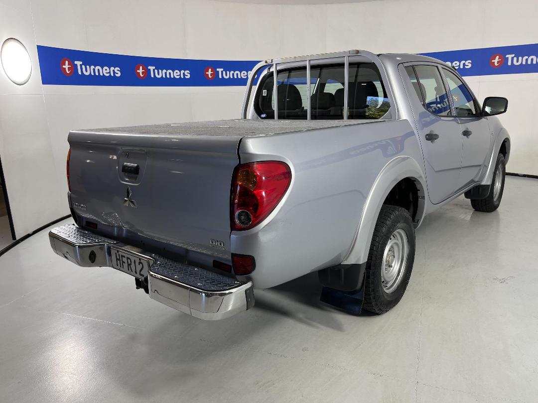 Photo '7' of Mitsubishi Triton