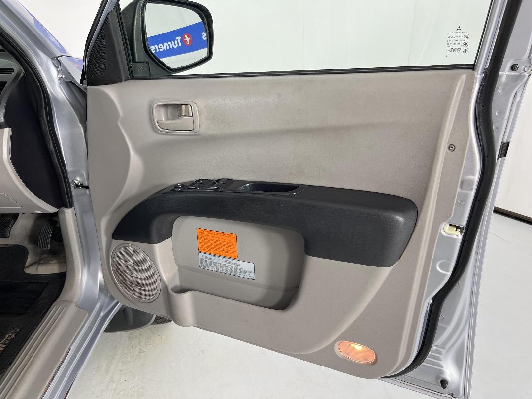 Photo '15' of Mitsubishi Triton