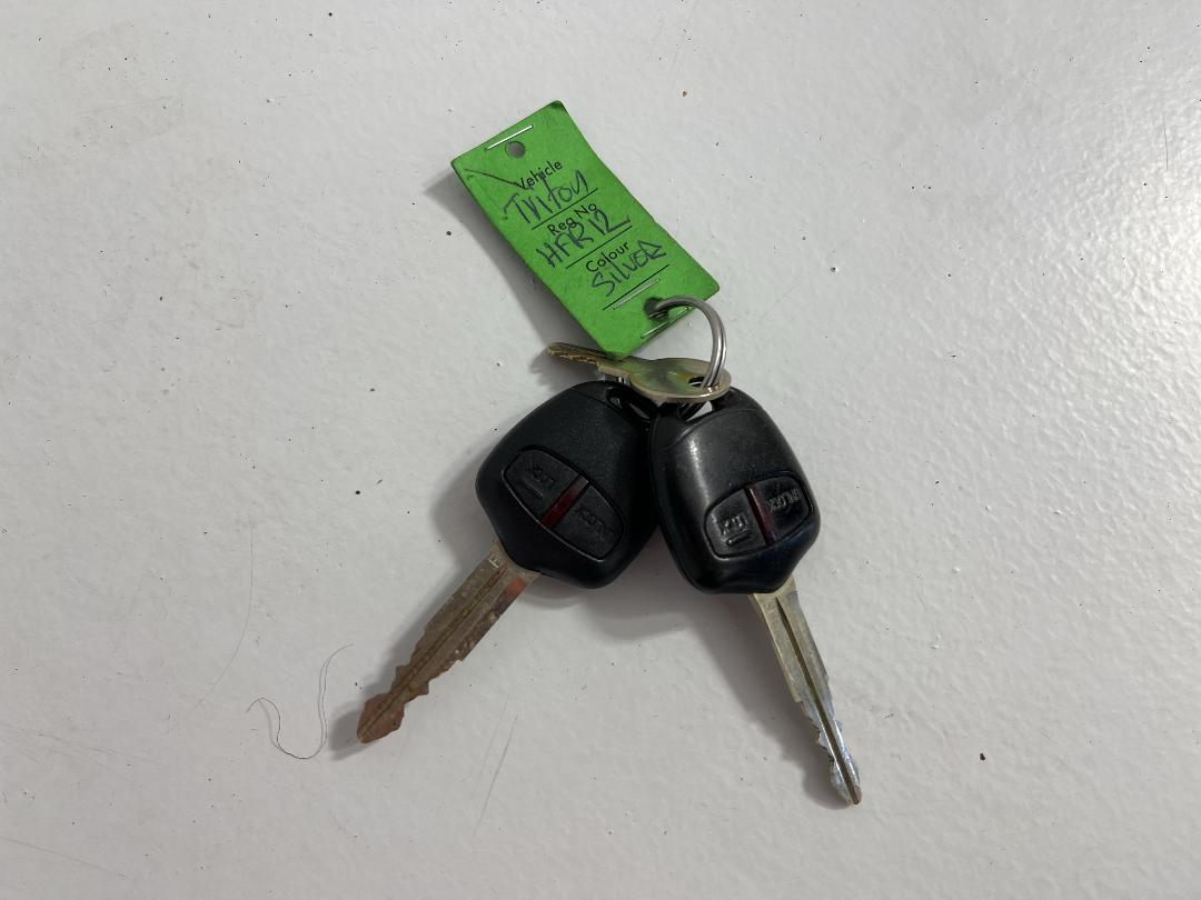 Photo '22' of Mitsubishi Triton