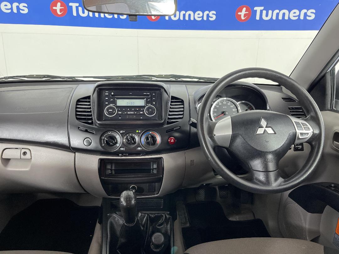 Photo '17' of Mitsubishi Triton