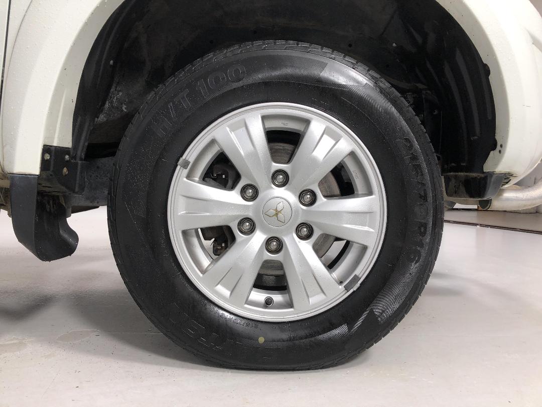 Photo '9' of Mitsubishi Triton