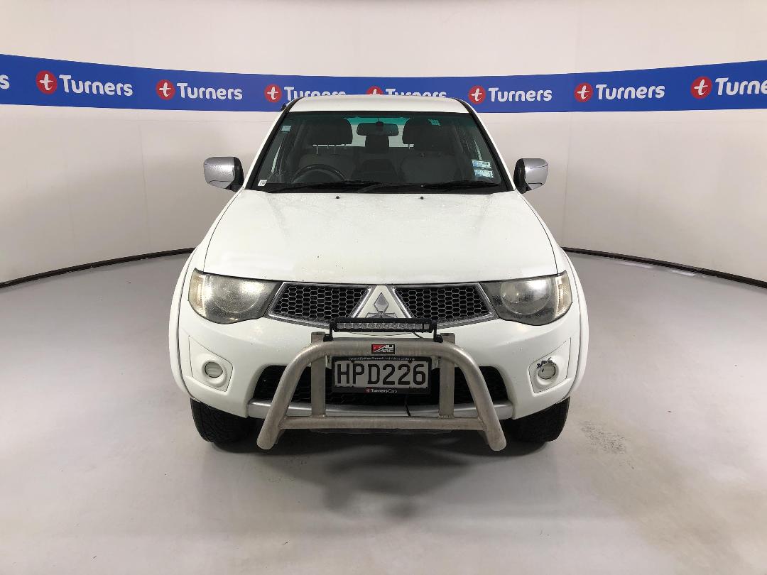 Photo '2' of Mitsubishi Triton