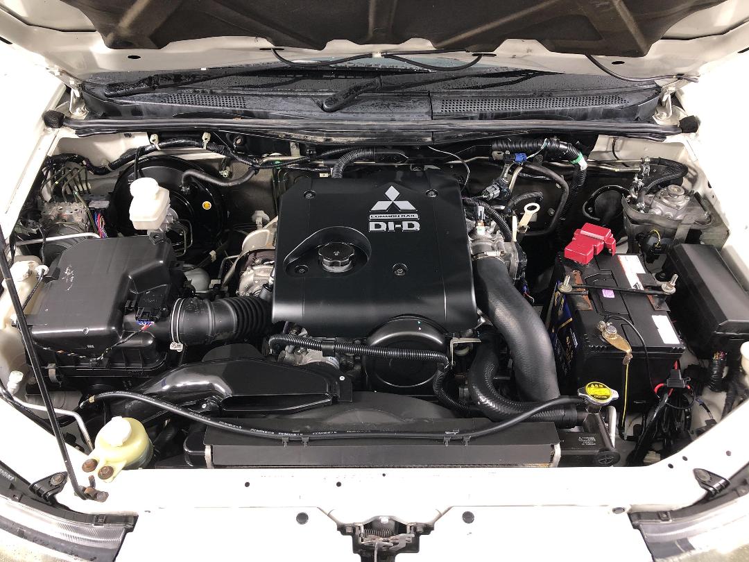 Photo '13' of Mitsubishi Triton