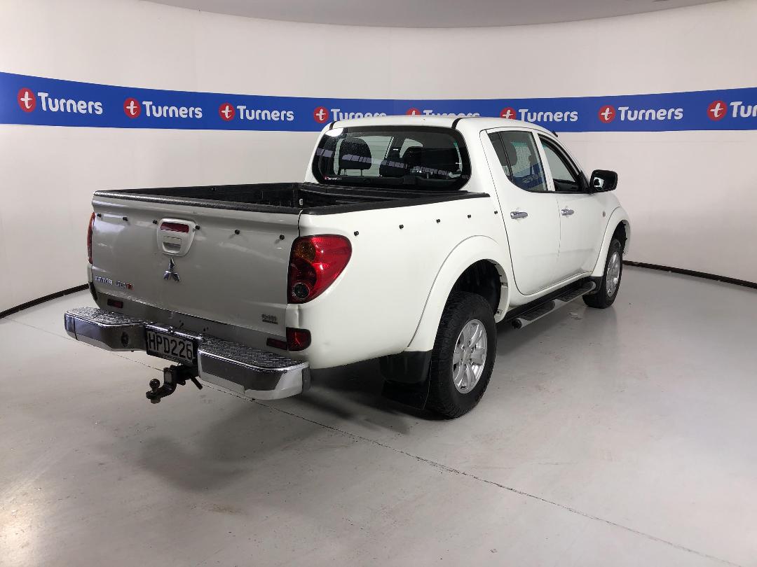 Photo '7' of Mitsubishi Triton