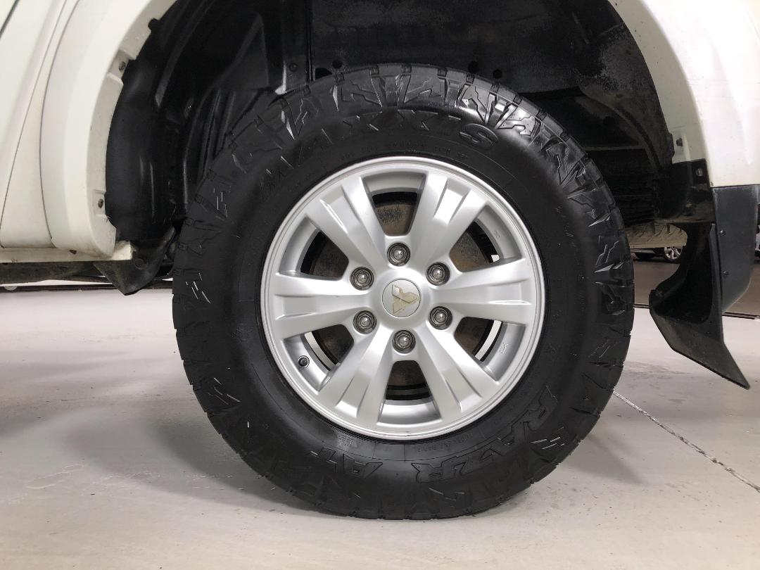 Photo '11' of Mitsubishi Triton