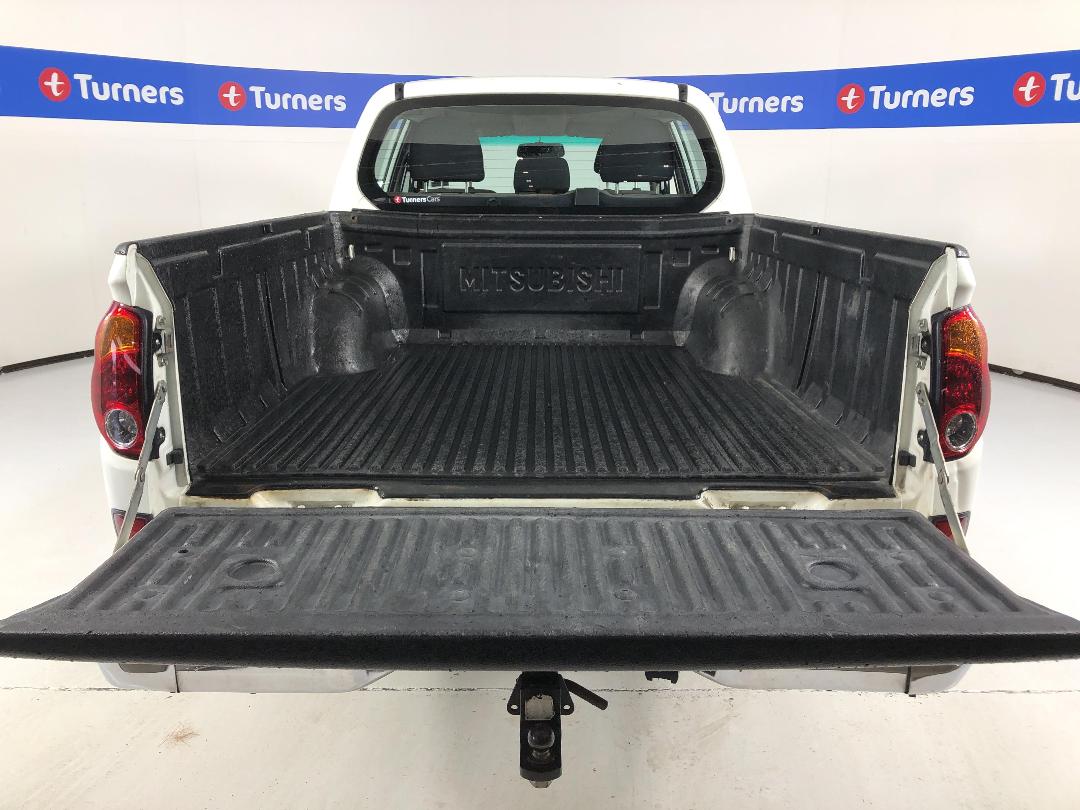 Photo '14' of Mitsubishi Triton