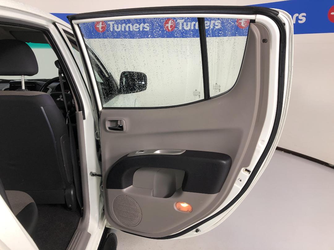 Photo '19' of Mitsubishi Triton