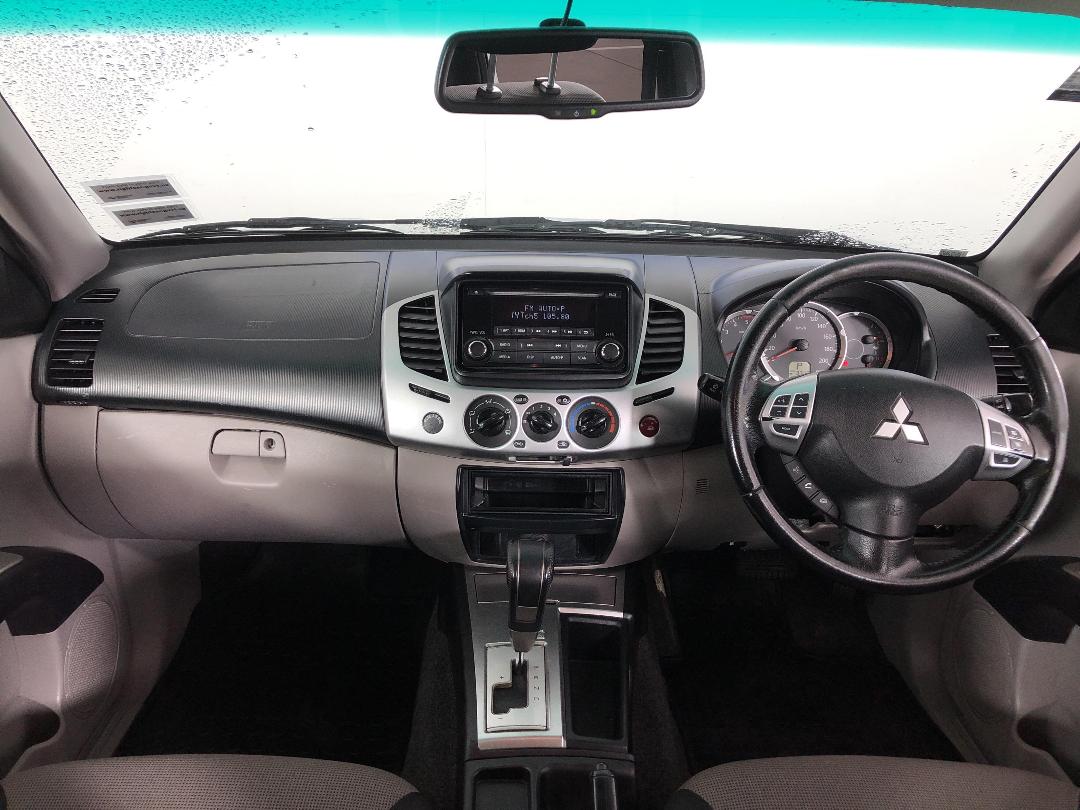 Photo '17' of Mitsubishi Triton