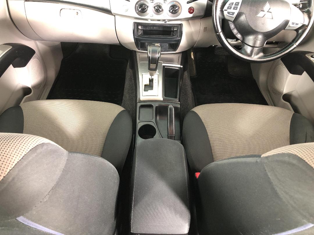 Photo '18' of Mitsubishi Triton