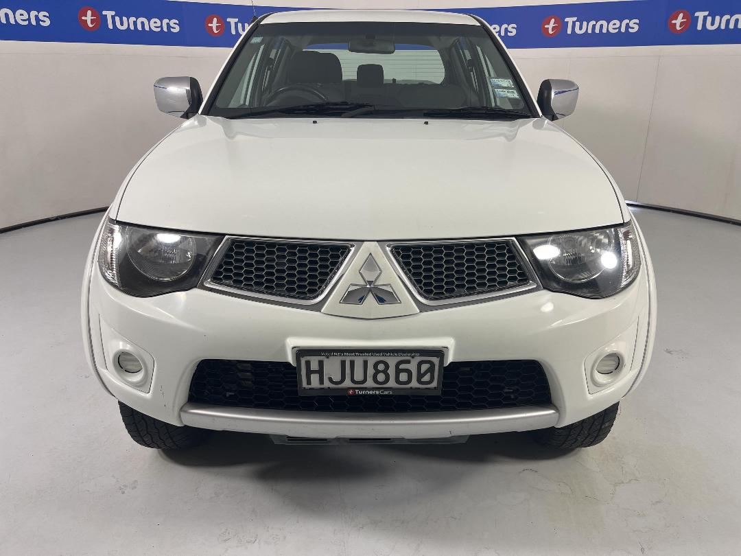 Photo '2' of Mitsubishi Triton