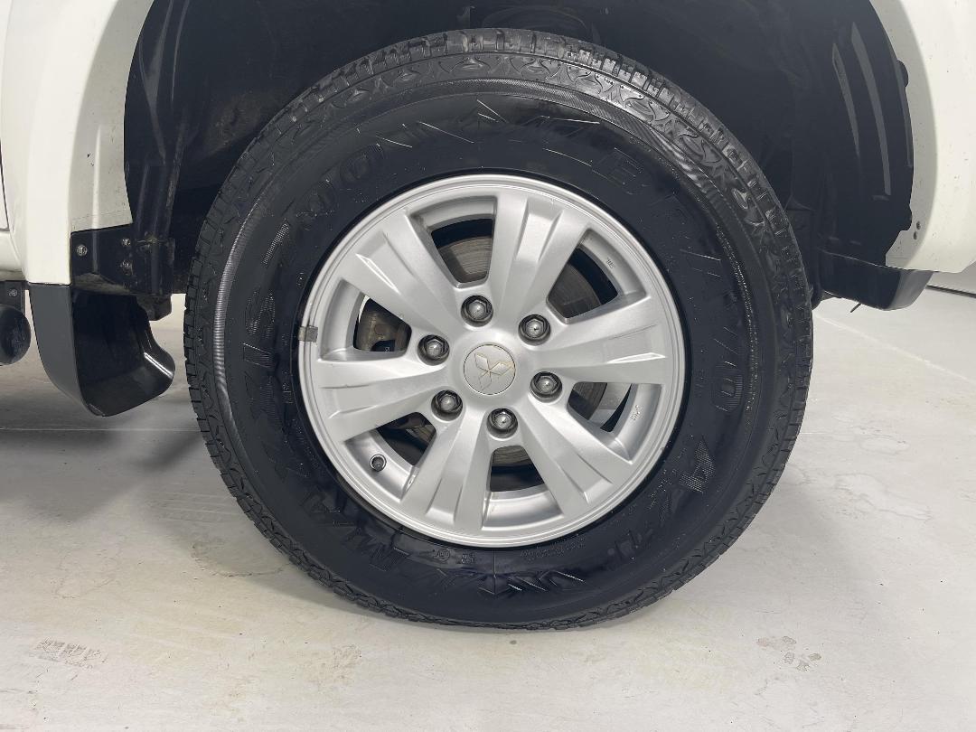 Photo '9' of Mitsubishi Triton