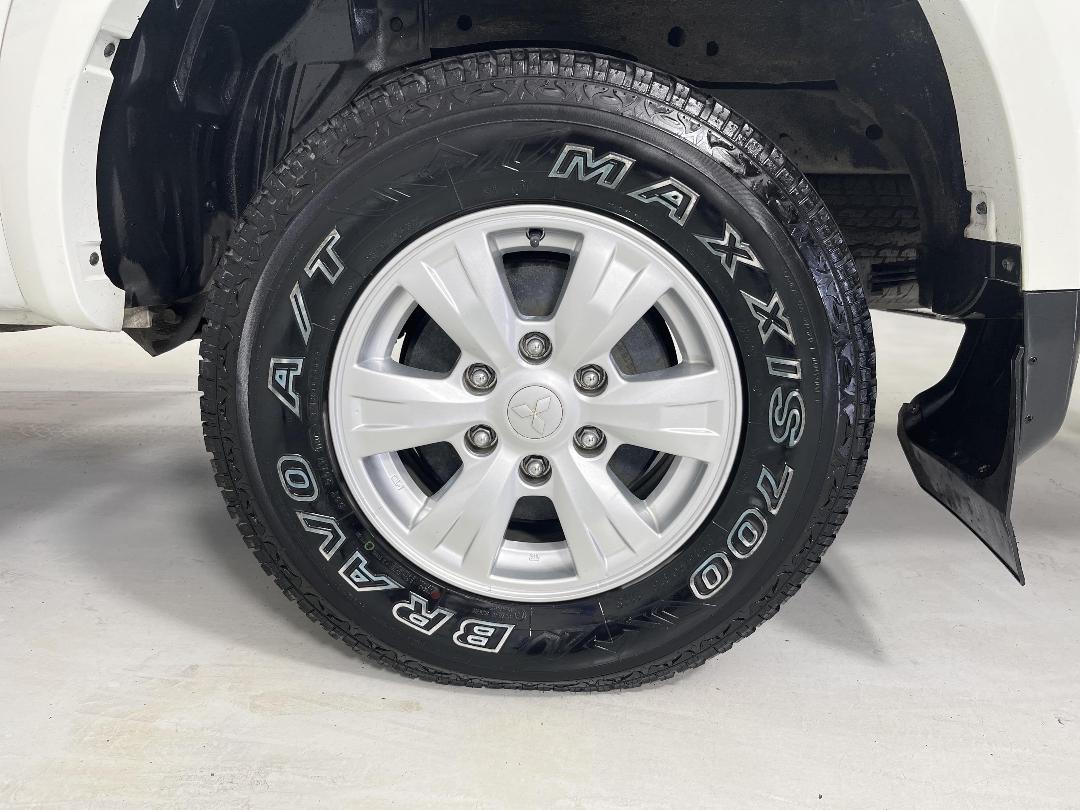 Photo '11' of Mitsubishi Triton