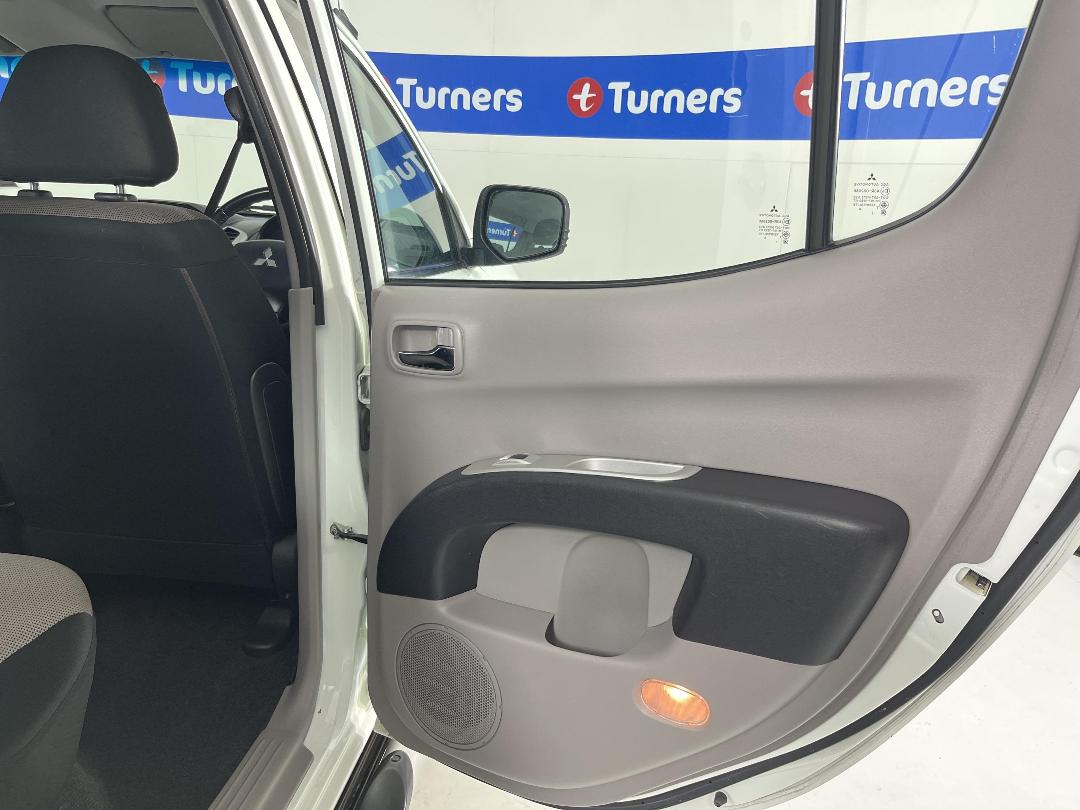 Photo '19' of Mitsubishi Triton