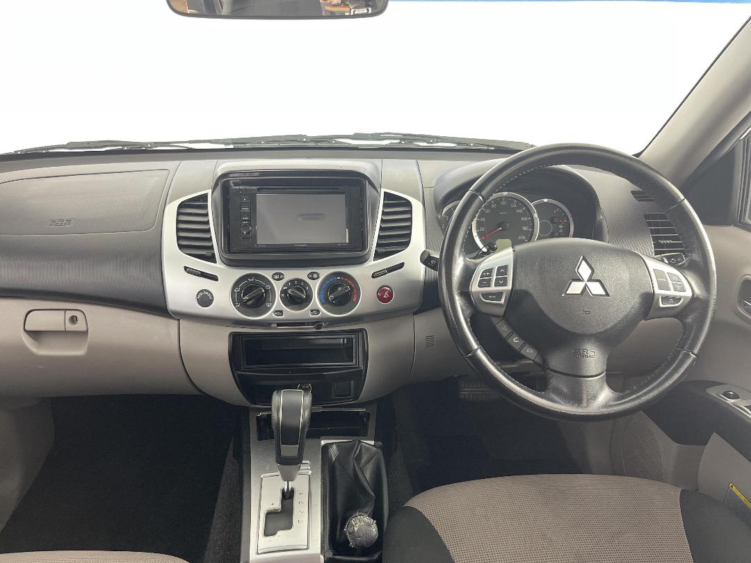 Photo '17' of Mitsubishi Triton