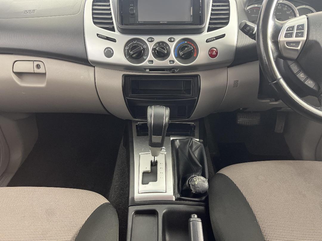 Photo '18' of Mitsubishi Triton