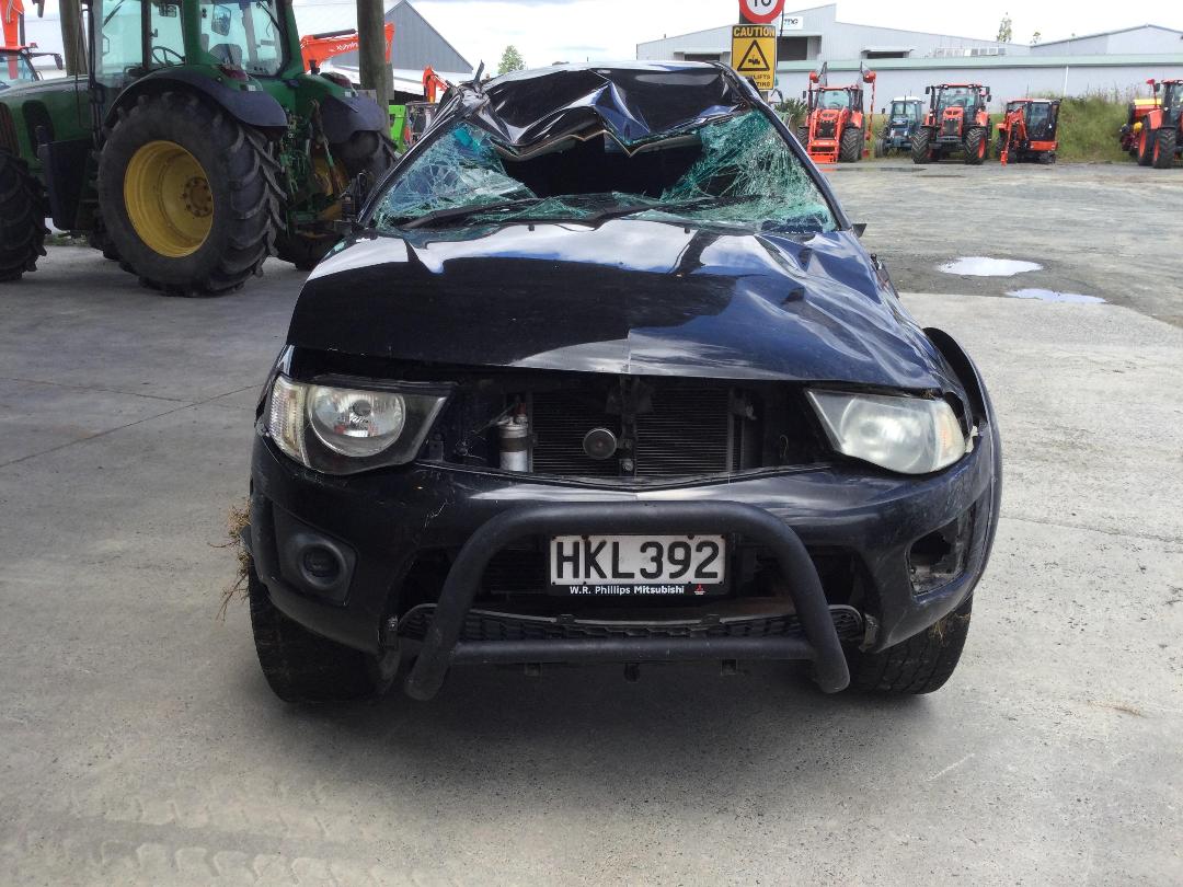 Photo '2' of Mitsubishi Triton D/CAB GL