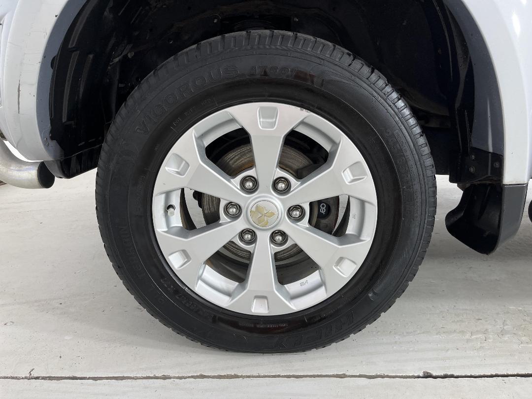 Photo '10' of Mitsubishi Triton