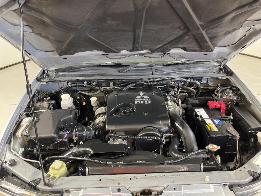 Photo '13' of Mitsubishi Triton