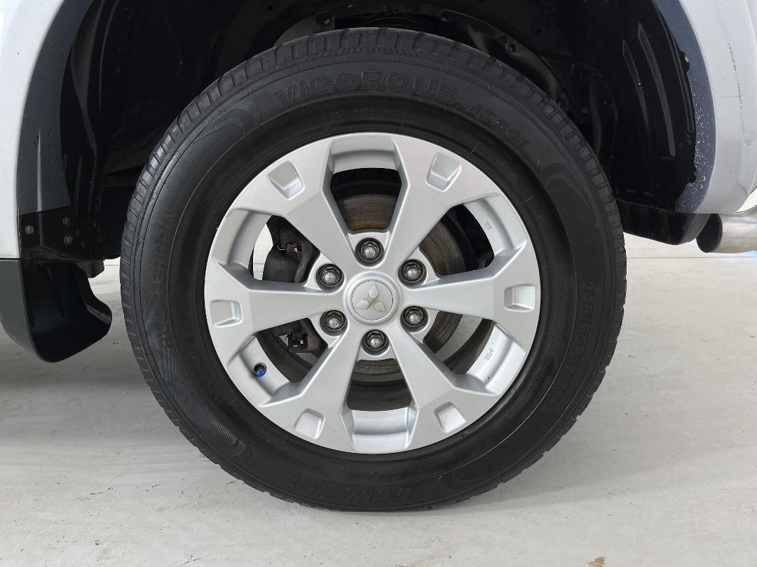 Photo '9' of Mitsubishi Triton