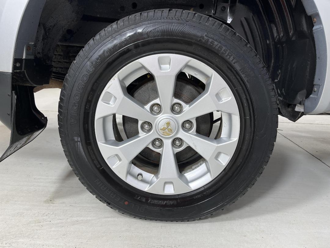 Photo '12' of Mitsubishi Triton