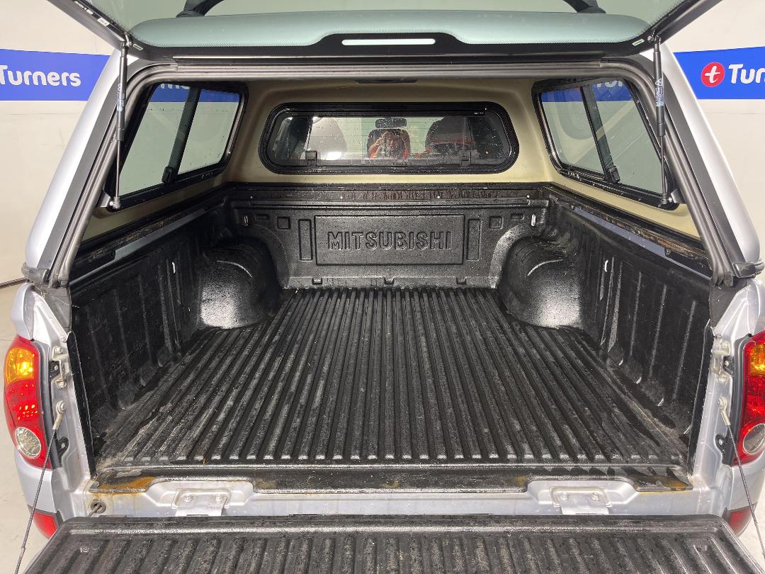 Photo '14' of Mitsubishi Triton