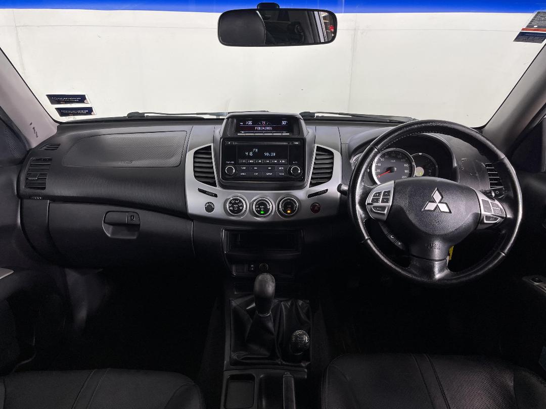 Photo '17' of Mitsubishi Triton