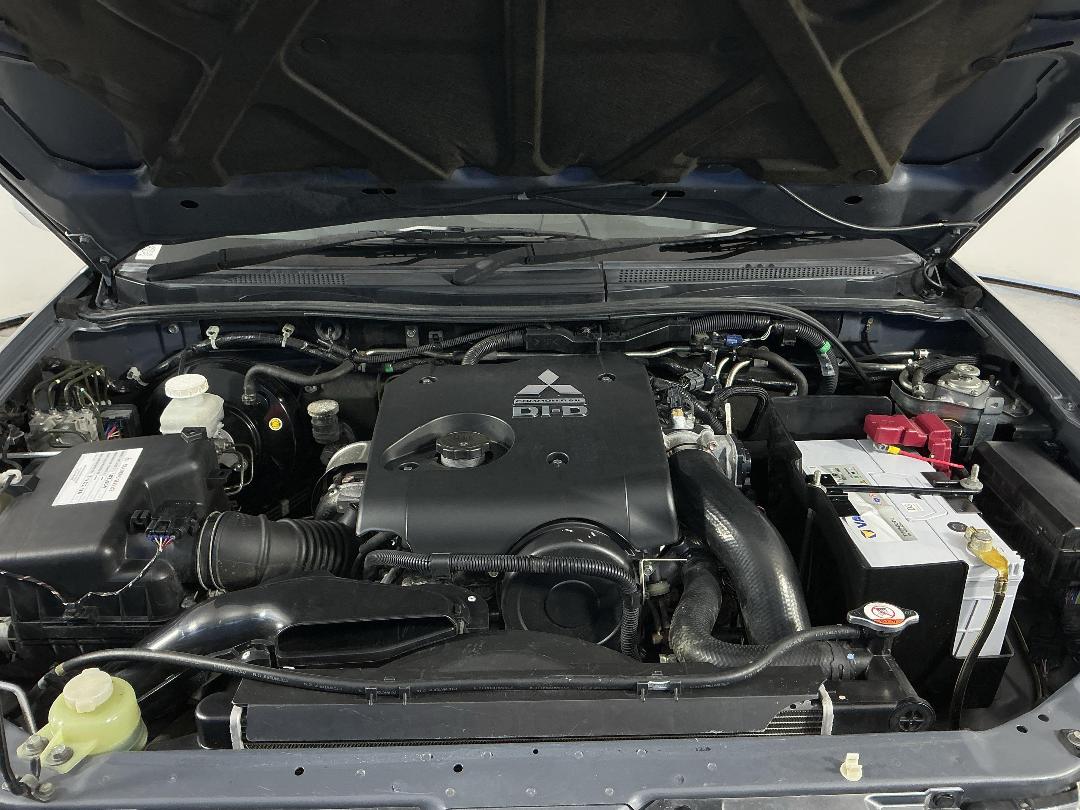 Photo '13' of Mitsubishi Triton