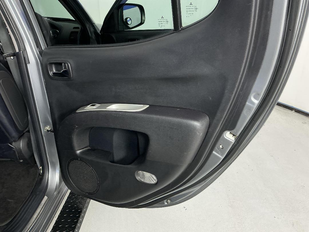 Photo '19' of Mitsubishi Triton