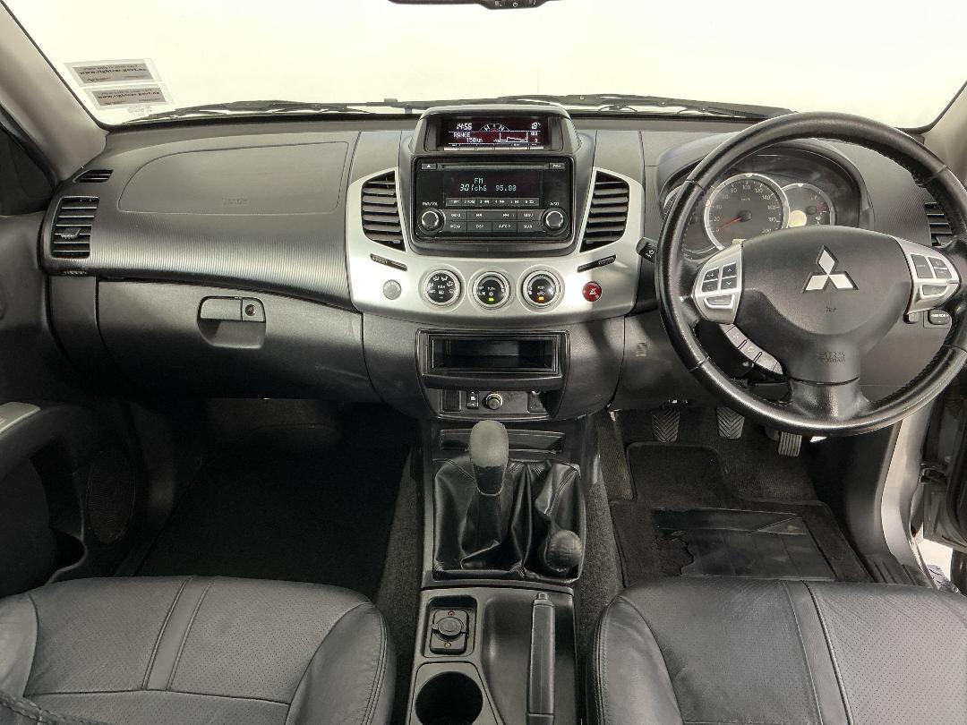 Photo '17' of Mitsubishi Triton