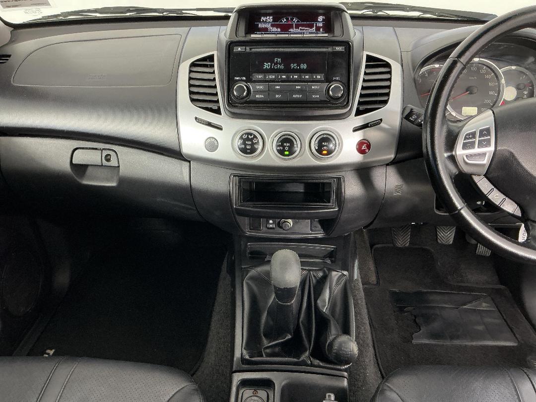 Photo '18' of Mitsubishi Triton