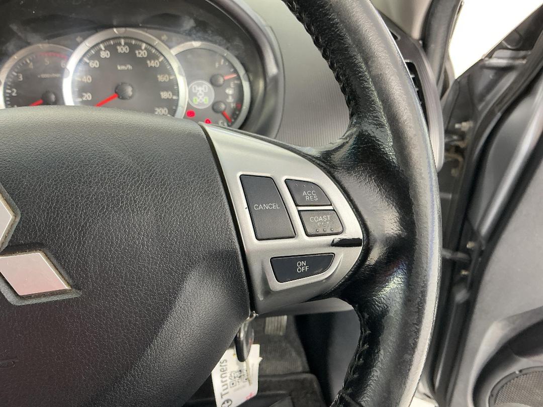 Photo '24' of Mitsubishi Triton