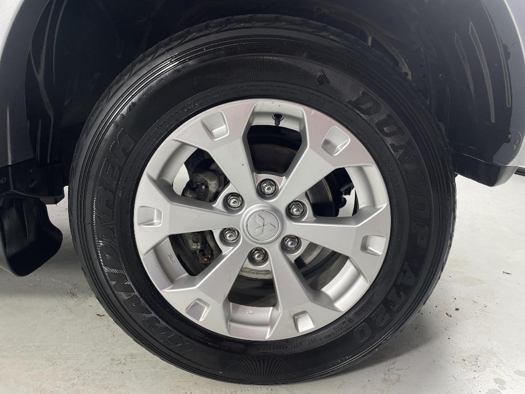 Photo '9' of Mitsubishi Triton