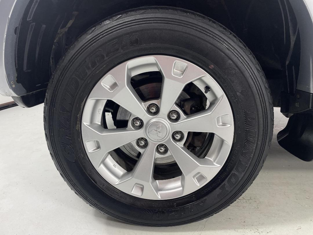 Photo '10' of Mitsubishi Triton