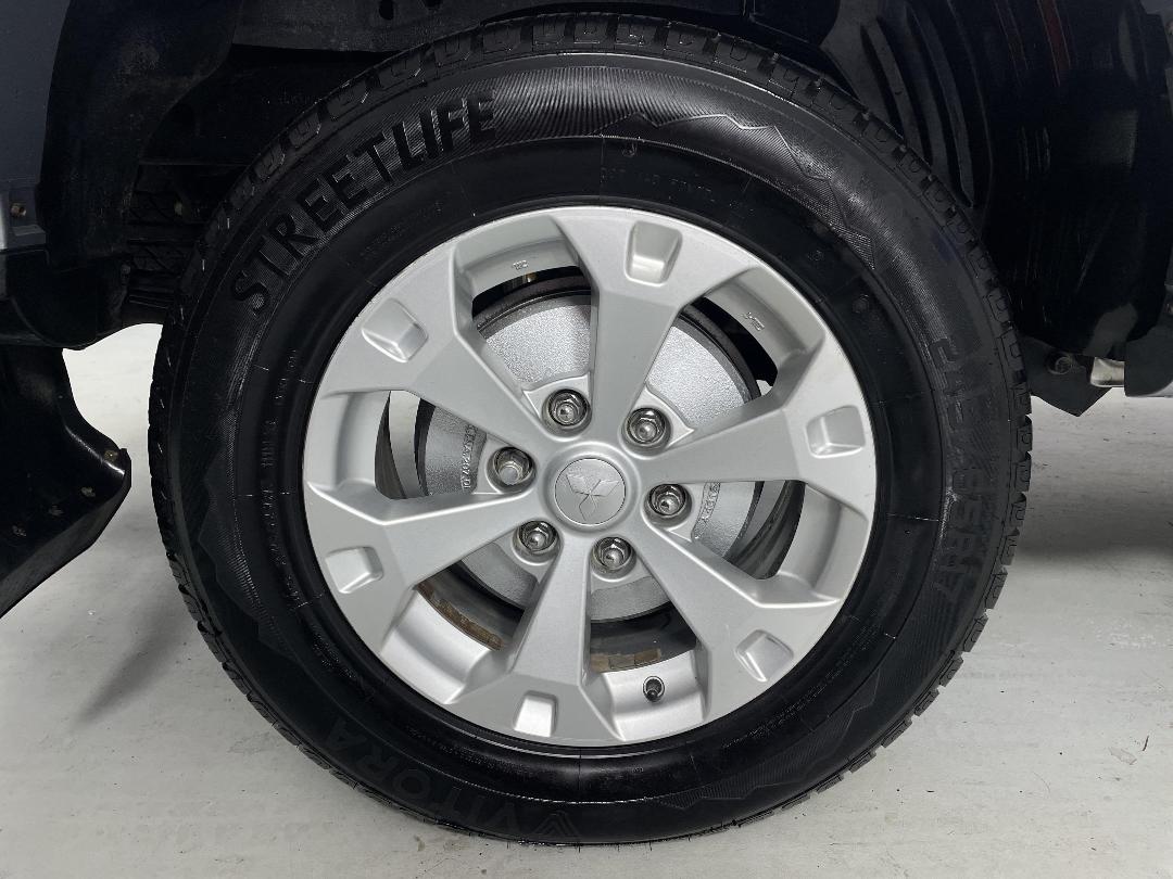 Photo '12' of Mitsubishi Triton