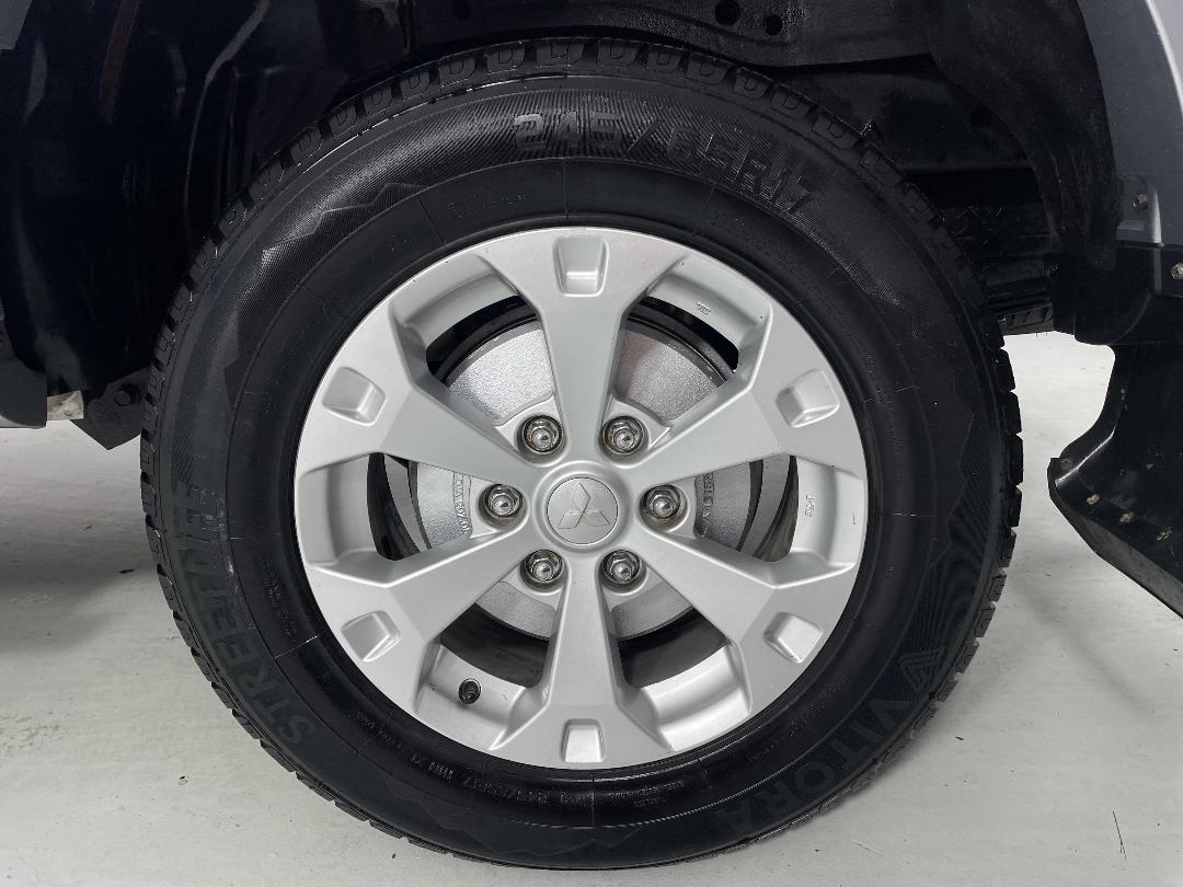 Photo '11' of Mitsubishi Triton