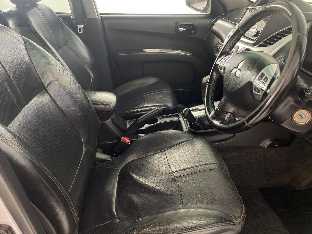 Photo '16' of Mitsubishi Triton