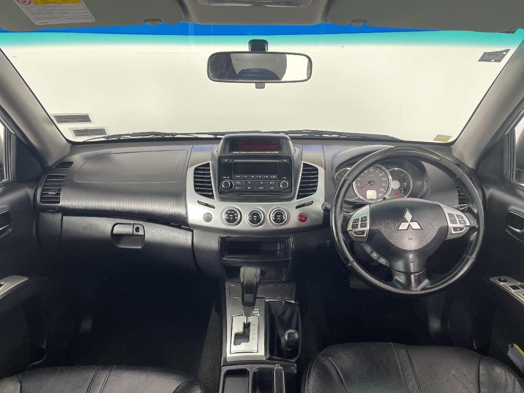 Photo '17' of Mitsubishi Triton