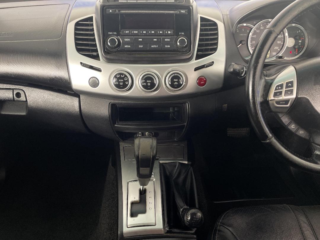 Photo '18' of Mitsubishi Triton