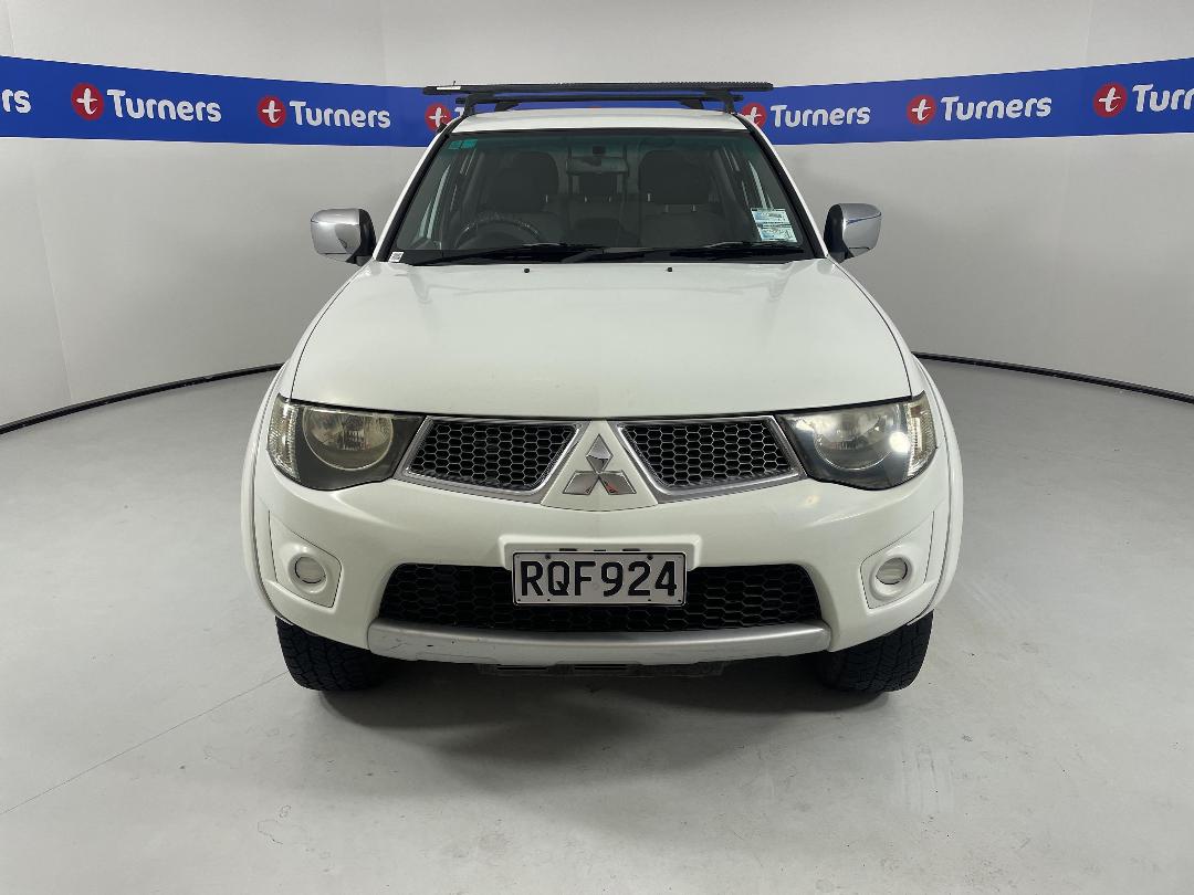 Photo '2' of Mitsubishi Triton