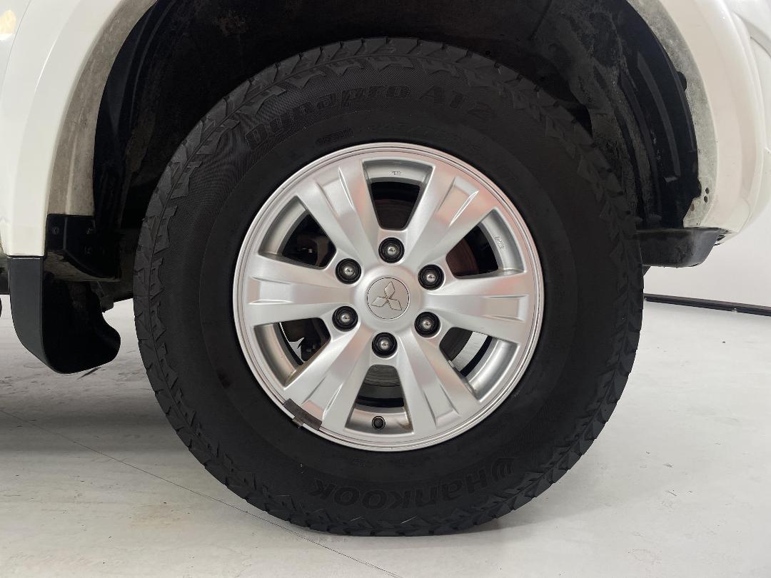 Photo '9' of Mitsubishi Triton