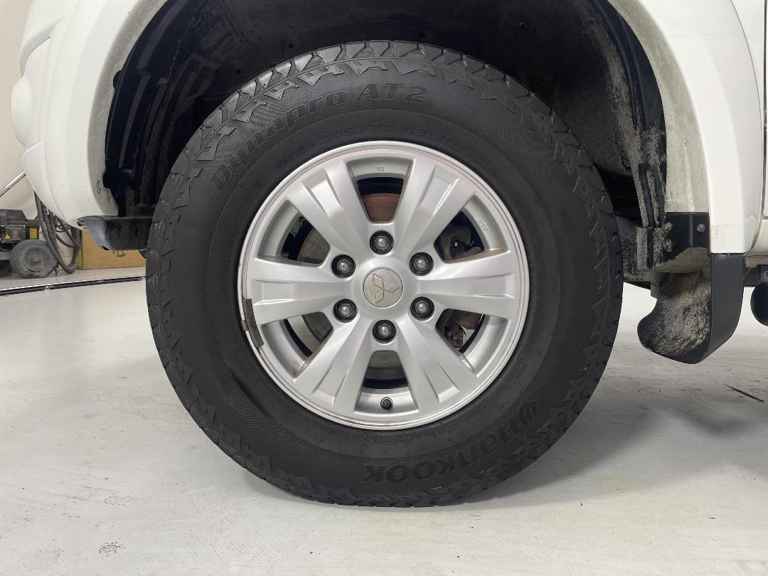 Photo '10' of Mitsubishi Triton