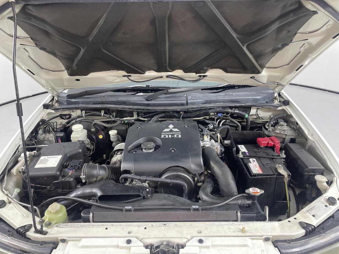 Photo '13' of Mitsubishi Triton