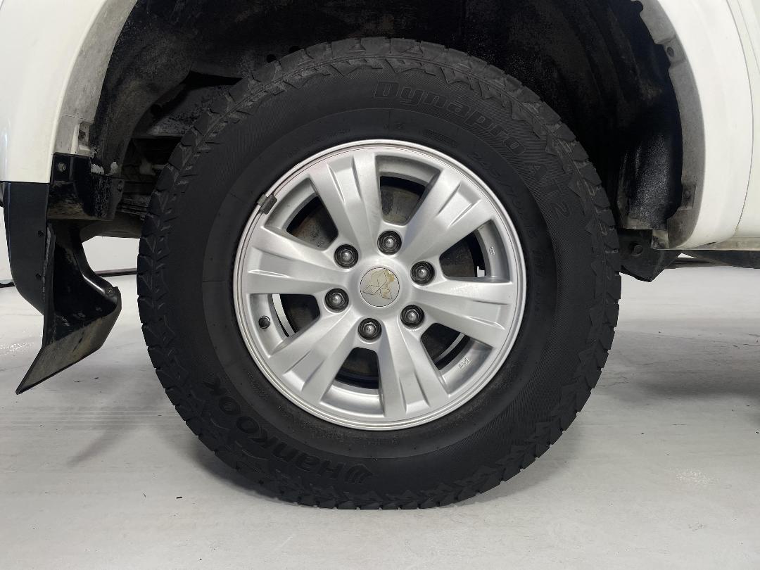 Photo '12' of Mitsubishi Triton