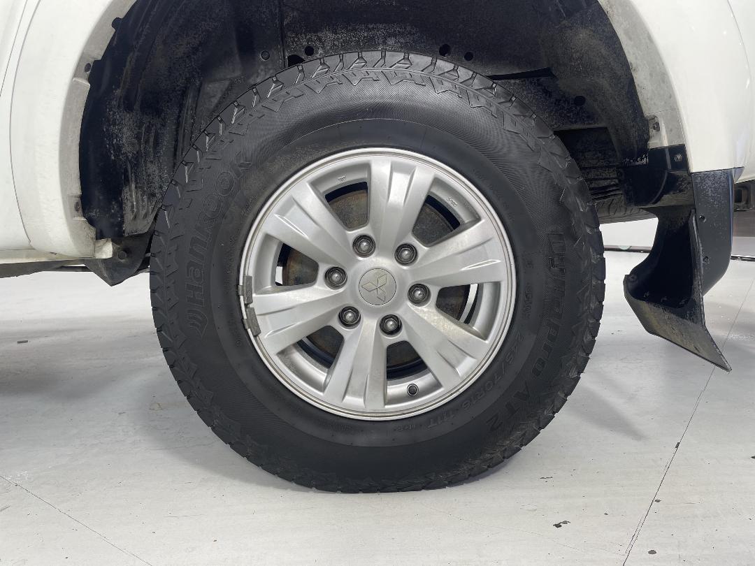 Photo '11' of Mitsubishi Triton