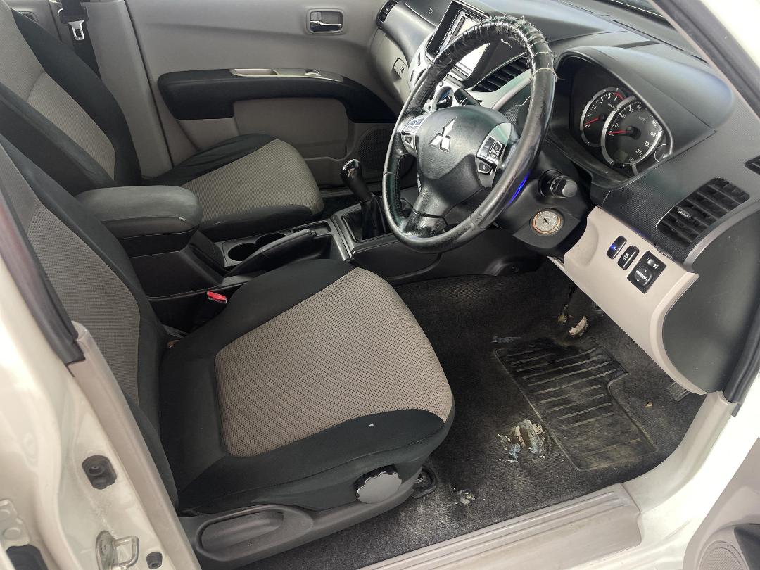 Photo '16' of Mitsubishi Triton