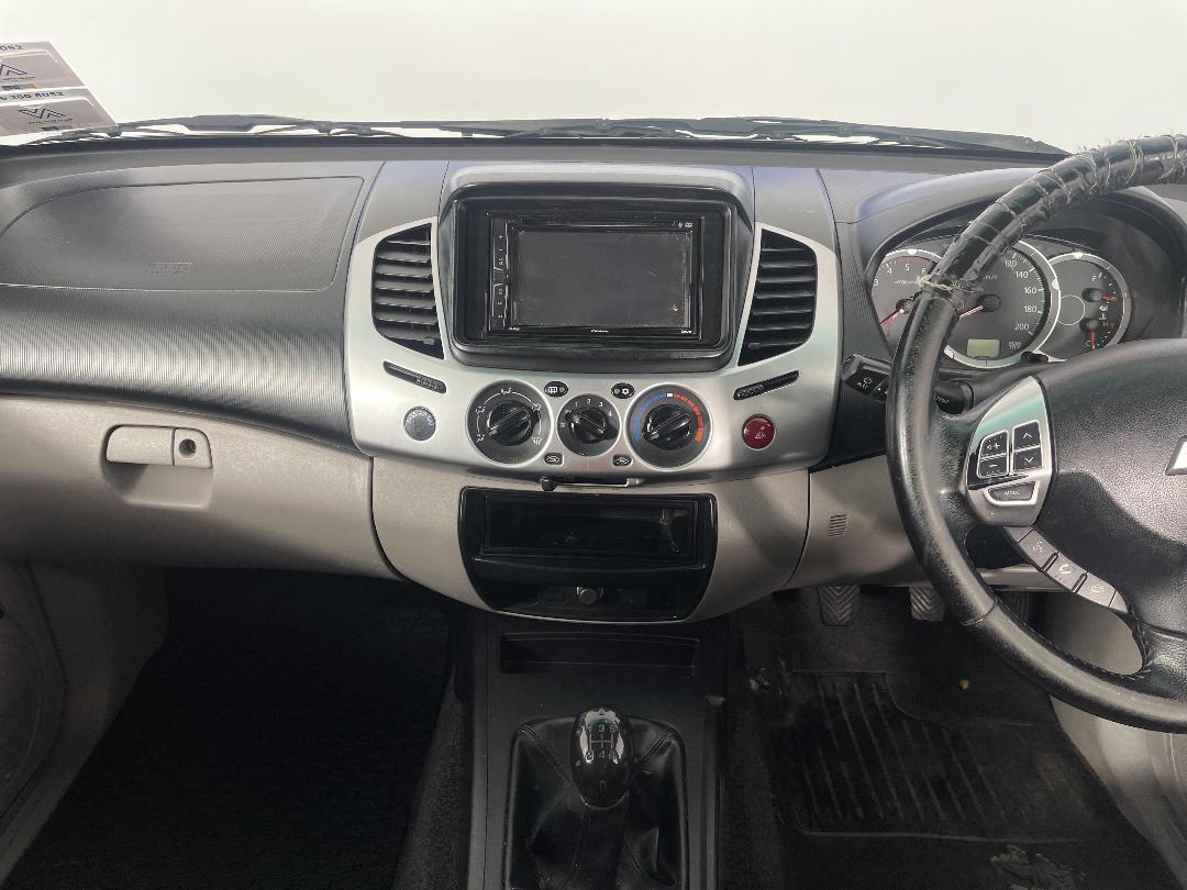 Photo '18' of Mitsubishi Triton